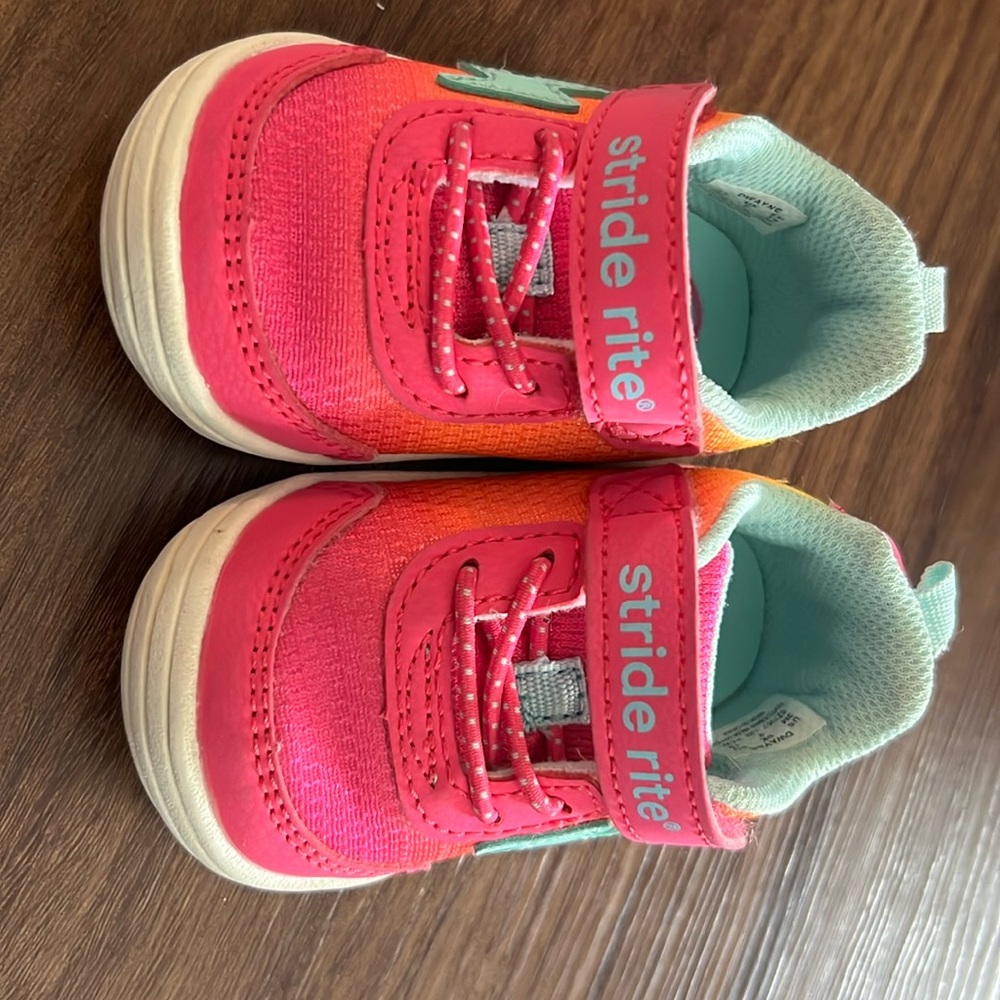 Stride rite pink tennis shoes